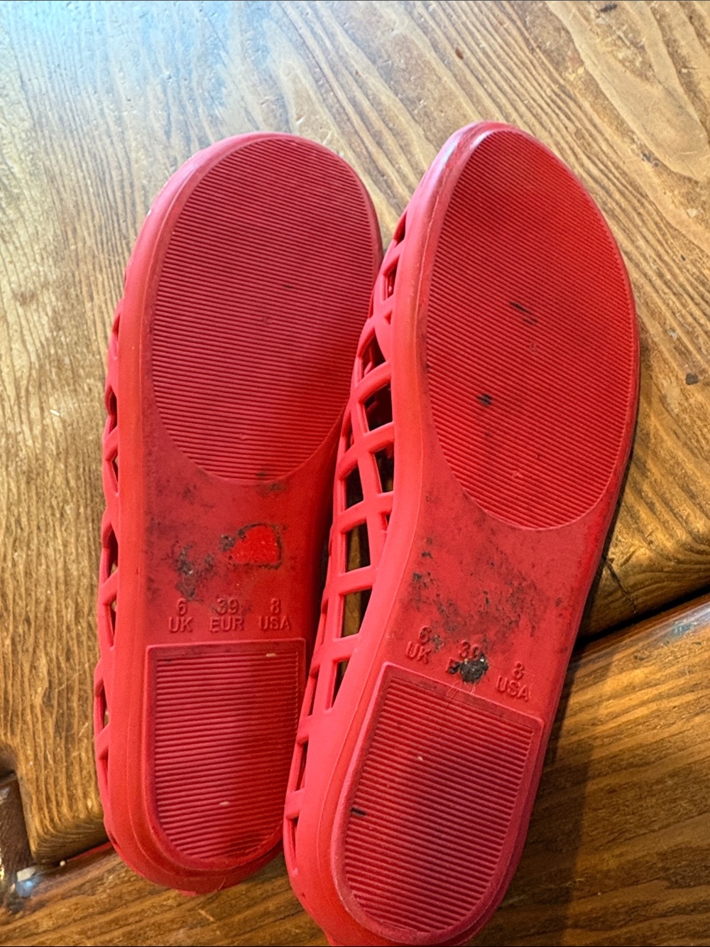 Project Cloud Women's Red Memory Foam Lattice Slip-On Slippers - Picture 2 of 2